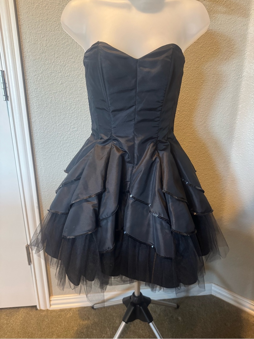 Black Corseted Strapless Ruffled Tulle Party Dress